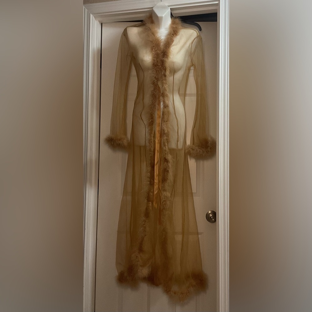 NWOT: DOLLSKILL - MISTRESS IN MARABOU LONG ROBE